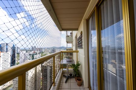 Apartamento à venda com 107m², 3 quartos e 2 vagasVaranda da sala