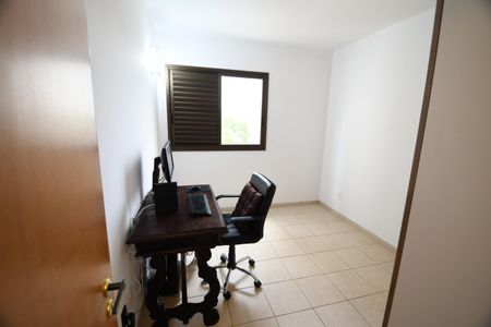 Quarto 1 de apartamento à venda com 4 quartos, 137m² em Jardim das Paineiras, Campinas