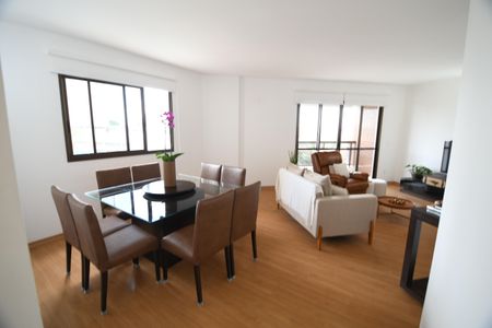Sala de apartamento à venda com 4 quartos, 137m² em Jardim das Paineiras, Campinas