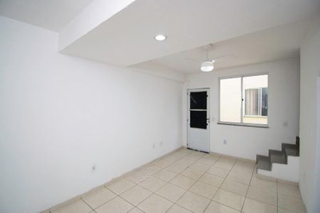 Sala de casa de condomínio para alugar com 2 quartos, 60m² em Irajá, Rio de Janeiro