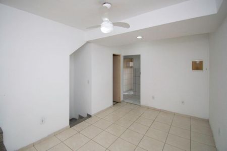 Sala de casa de condomínio para alugar com 2 quartos, 60m² em Irajá, Rio de Janeiro