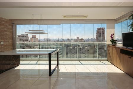 Sala e Cozinha de apartamento à venda com 2 quartos, 74m² em Aclimação, São Paulo