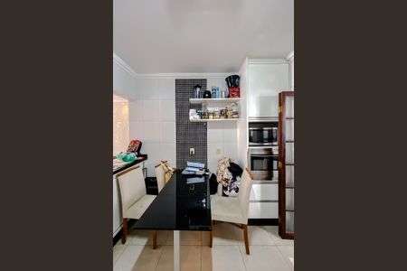 Apartamento para alugar com 100m², 2 quartos e 1 vaga Apartamento para alugar com 100m², 2 quartos e 1 vagaCozinha