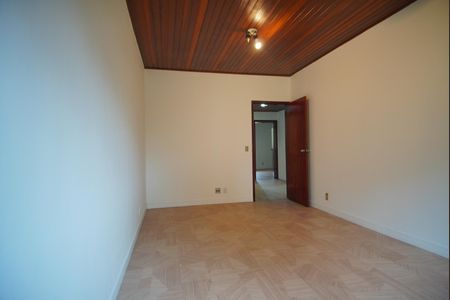 Casa à venda com 283m², 3 quartos e 2 vagasQuarto 2