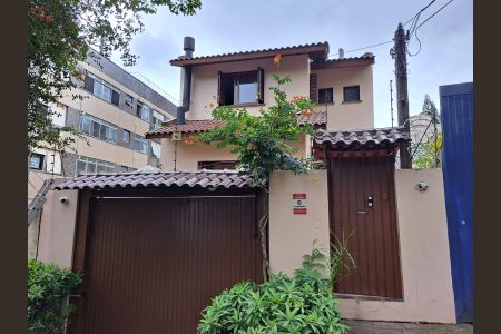 Casa à venda com 283m², 3 quartos e 2 vagasFachada