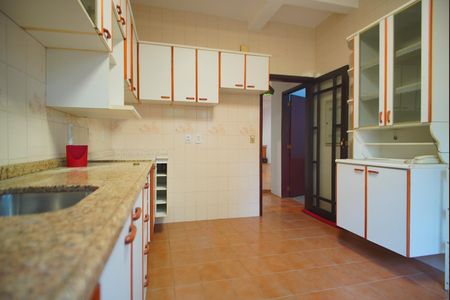 Casa à venda com 283m², 3 quartos e 2 vagasCozinha