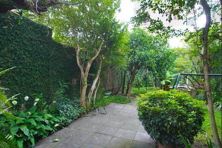 Casa à venda com 283m², 3 quartos e 2 vagasQuintal