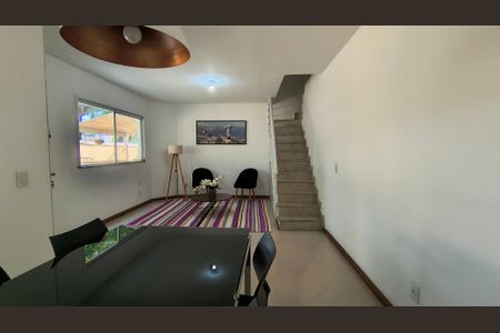 Sala de casa de condomínio à venda com 4 quartos, 180m² em Recreio dos Bandeirantes, Rio de Janeiro