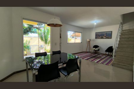 Sala de casa de condomínio à venda com 4 quartos, 180m² em Recreio dos Bandeirantes, Rio de Janeiro
