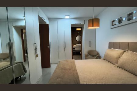 Suíte  de casa de condomínio à venda com 4 quartos, 180m² em Recreio dos Bandeirantes, Rio de Janeiro