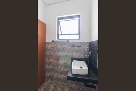 Casa à venda com 300m², 6 quartos e 1 vaga Casa à venda com 300m², 6 quartos e 1 vagaBanheiro Salão Casa 2