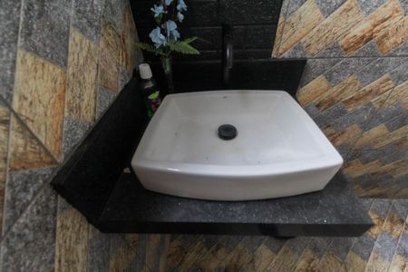 Casa à venda com 300m², 6 quartos e 1 vaga Casa à venda com 300m², 6 quartos e 1 vagaBanheiro Salão Casa 2