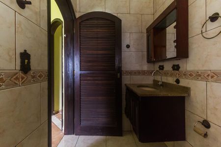 Banheiro da Suíte 1 de casa para alugar com 6 quartos, 300m² em Parque das Varinhas, Mogi das Cruzes