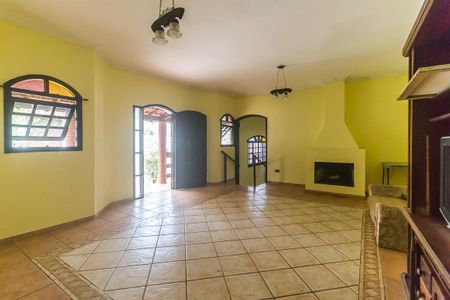 Sala de casa para alugar com 6 quartos, 300m² em Parque das Varinhas, Mogi das Cruzes