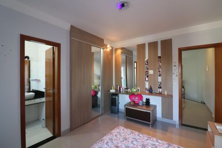 Casa à venda com 300m², 3 quartos e 4 vagasQuarto 1 - Suíte