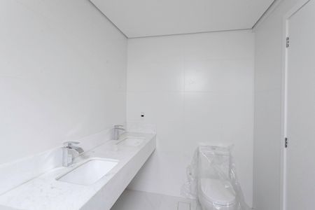 Apartamento à venda com 266m², 4 quartos e 3 vagas Apartamento à venda com 266m², 4 quartos e 3 vagasBanheiro da suíte 2