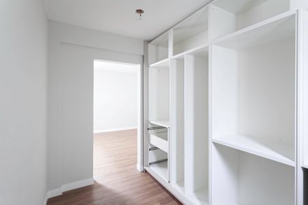 Apartamento à venda com 266m², 4 quartos e 3 vagas Apartamento à venda com 266m², 4 quartos e 3 vagasCloset da suíte 2