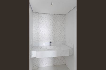 Apartamento à venda com 266m², 4 quartos e 3 vagas Apartamento à venda com 266m², 4 quartos e 3 vagasBanheiro das semi suítes 1 e 2