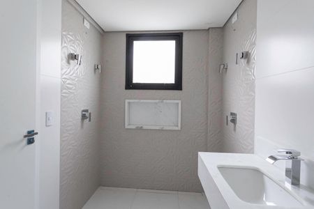 Apartamento à venda com 266m², 4 quartos e 3 vagas Apartamento à venda com 266m², 4 quartos e 3 vagasBanheiro da suíte 2