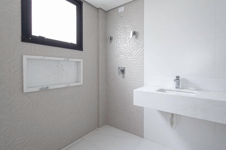 Apartamento à venda com 266m², 4 quartos e 3 vagas Apartamento à venda com 266m², 4 quartos e 3 vagasBanheiro da suíte 2