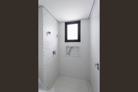 Apartamento à venda com 266m², 4 quartos e 3 vagas Apartamento à venda com 266m², 4 quartos e 3 vagasBanheiro das semi suítes 1 e 2