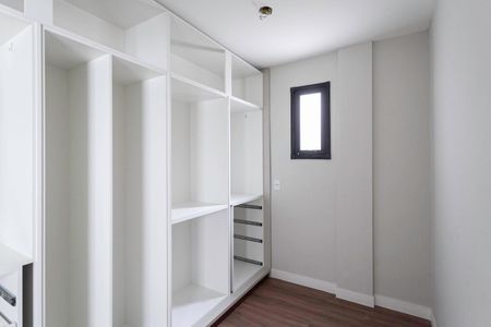 Apartamento à venda com 266m², 4 quartos e 3 vagas Apartamento à venda com 266m², 4 quartos e 3 vagasCloset da suíte 2