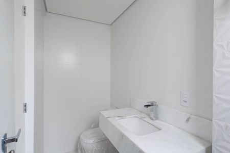 Apartamento à venda com 266m², 4 quartos e 3 vagas Apartamento à venda com 266m², 4 quartos e 3 vagasBanheiro da suíte 1