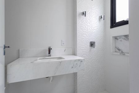 Apartamento à venda com 266m², 4 quartos e 3 vagas Apartamento à venda com 266m², 4 quartos e 3 vagasBanheiro da suíte 1