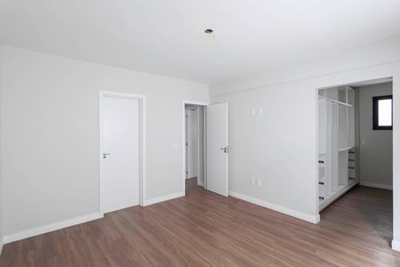 Apartamento à venda com 266m², 4 quartos e 3 vagas Apartamento à venda com 266m², 4 quartos e 3 vagasSuíte 2