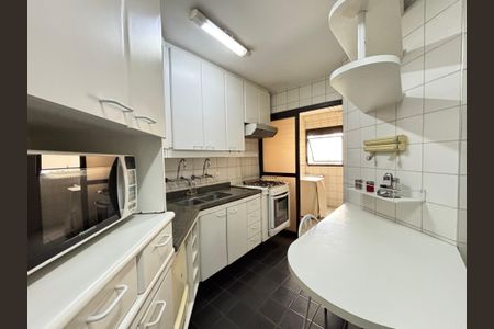 Apartamento para alugar com 126m², 3 quartos e 2 vagas Apartamento para alugar com 126m², 3 quartos e 2 vagasCozinha