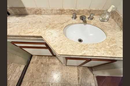 Apartamento para alugar com 126m², 3 quartos e 2 vagas Apartamento para alugar com 126m², 3 quartos e 2 vagasBanheiro