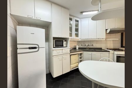 Apartamento para alugar com 126m², 3 quartos e 2 vagas Apartamento para alugar com 126m², 3 quartos e 2 vagasCozinha