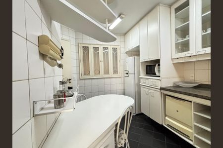 Apartamento para alugar com 126m², 3 quartos e 2 vagas Apartamento para alugar com 126m², 3 quartos e 2 vagasCozinha