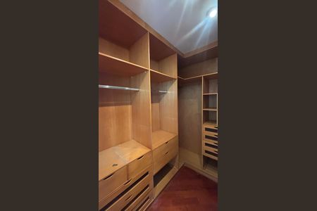 Apartamento para alugar com 140m², 3 quartos e 1 vagaSuite Closet