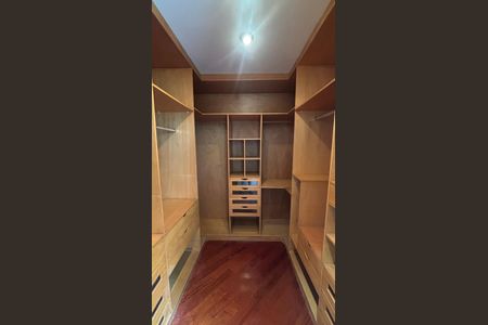 Apartamento para alugar com 140m², 3 quartos e 1 vagaSuite Closet