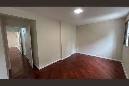 Apartamento para alugar com 140m², 3 quartos e 1 vagaSuite