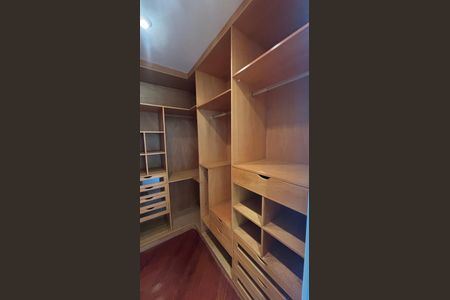 Apartamento para alugar com 140m², 3 quartos e 1 vagaSuite Closet