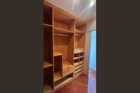 Apartamento para alugar com 140m², 3 quartos e 1 vagaSuite Closet