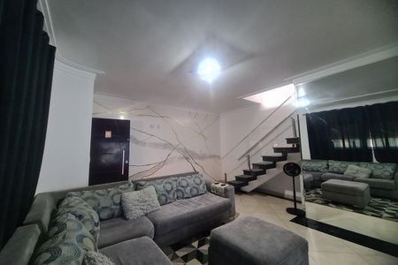 Casa para alugar com 110m², 3 quartos e 2 vagas Casa para alugar com 110m², 3 quartos e 2 vagasSala