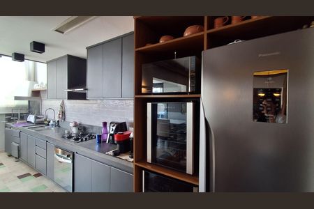 Apartamento à venda com 220m², 4 quartos e 2 vagasÁrea gourmet 