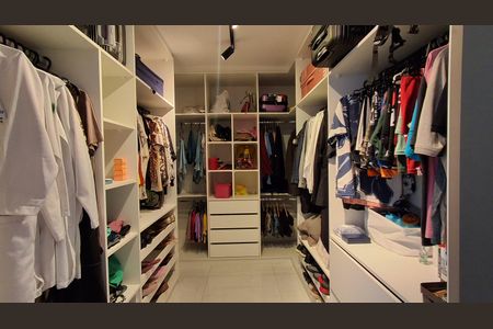 Apartamento à venda com 220m², 4 quartos e 2 vagasCloset