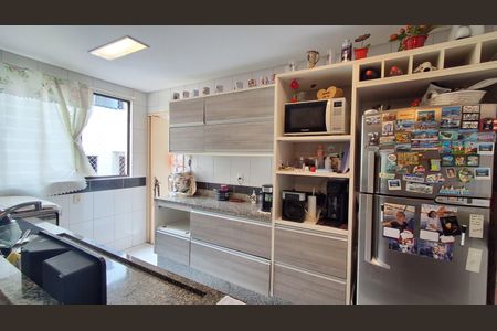 Apartamento à venda com 220m², 4 quartos e 2 vagasCozinha 