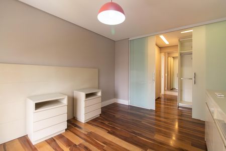 Apartamento para alugar com 240m², 3 quartos e 4 vagasSuíte 2