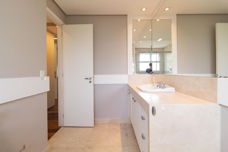 Apartamento para alugar com 240m², 3 quartos e 4 vagasBanheiro da Suíte 2