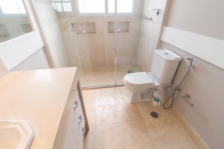 Apartamento para alugar com 240m², 3 quartos e 4 vagasBanheiro da Suíte 2