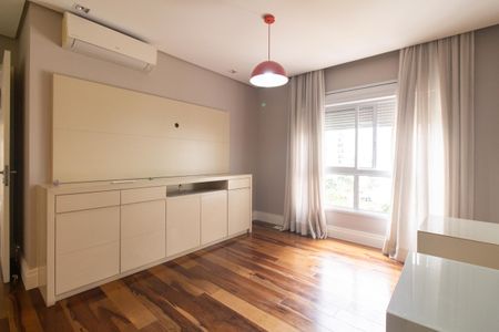 Apartamento para alugar com 240m², 3 quartos e 4 vagasSuíte 2