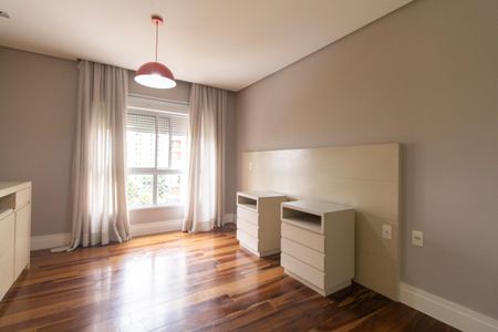 Apartamento para alugar com 240m², 3 quartos e 4 vagasSuíte 2