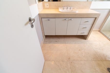 Apartamento para alugar com 240m², 3 quartos e 4 vagasBanheiro da Suíte 2