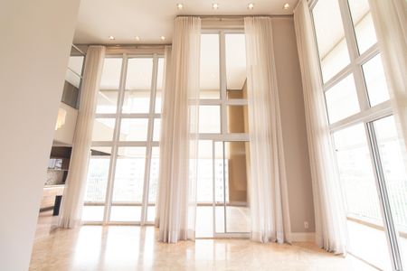 Apartamento para alugar com 240m², 3 quartos e 4 vagasSala