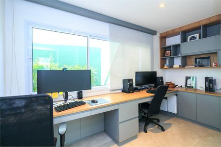 Casa à venda com 4 quartos, 400m² em Granja Julieta, São Paulo